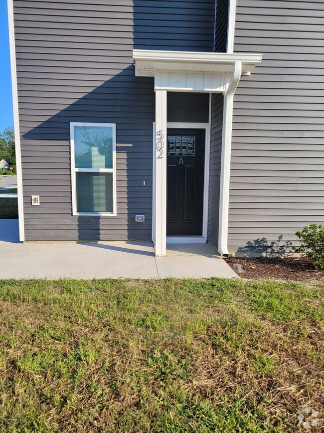 Building Photo - 3 Bedroom, 3 Bath Duplex Minutes from ECU ... Rental