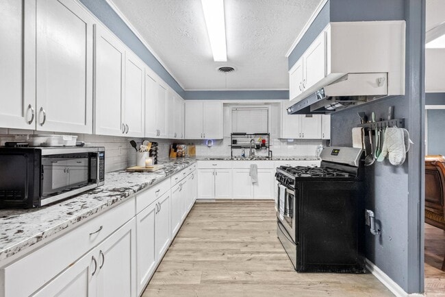 Photo - 1325 E Burton St