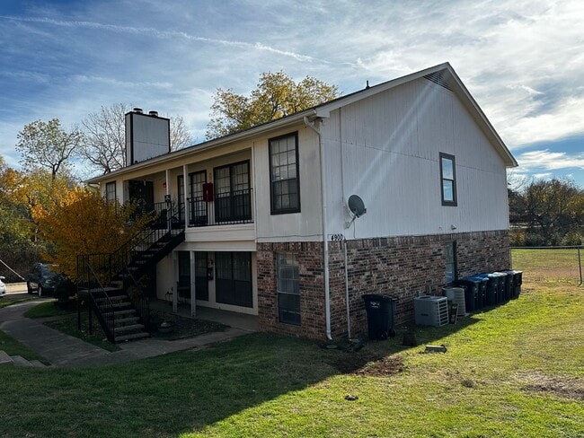 Building Photo - 4900 Brianhill Dr Unit Apt D