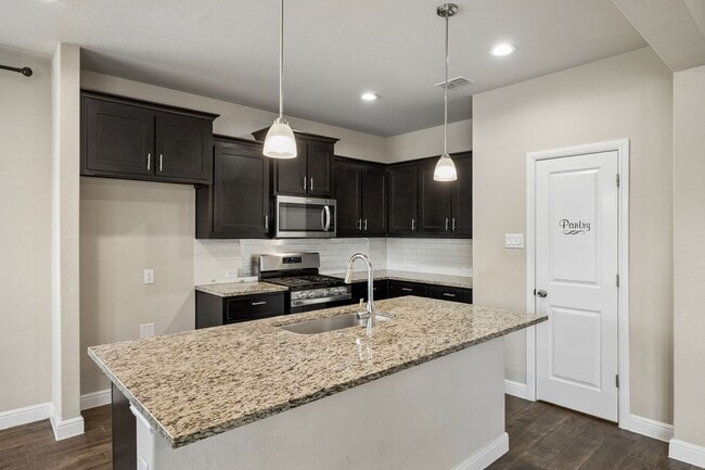Photo - You won't believe it, move-in ready 3/2 in the sought after Bridgeview Community.