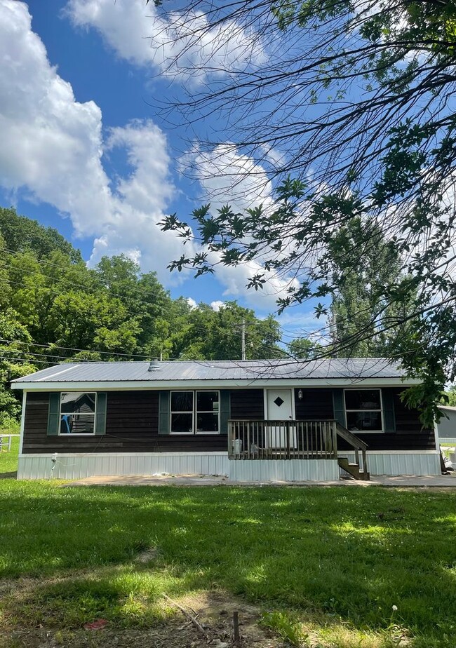 3 bed / 2 bath - Cassville - 3 bed / 2 bath - Cassville House
