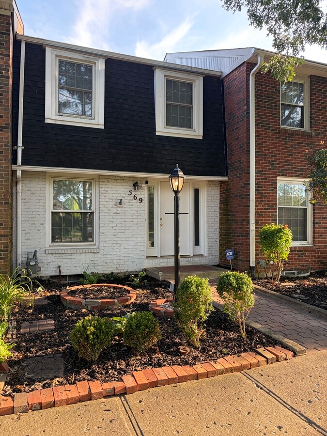 Photo - 569 Simbury St