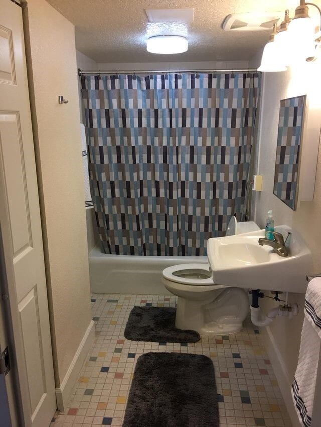 Photo - 1400 Le Baron Ave