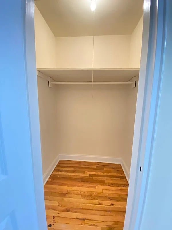 Building Photo - Large One bedroom