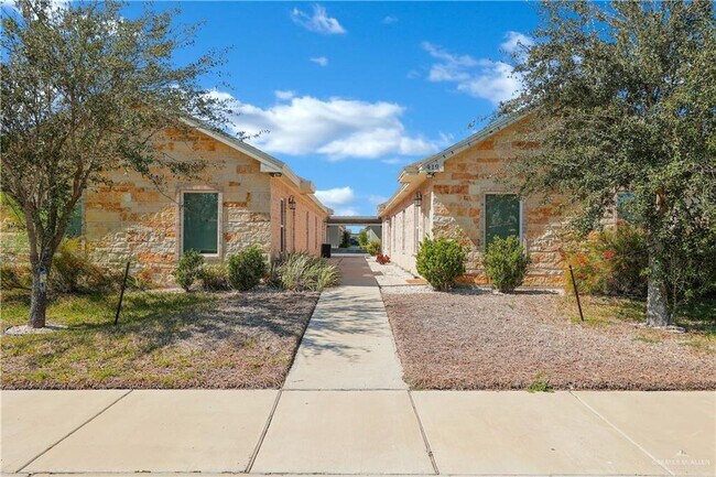 Building Photo - 19 Carlisle Ave Unit 2