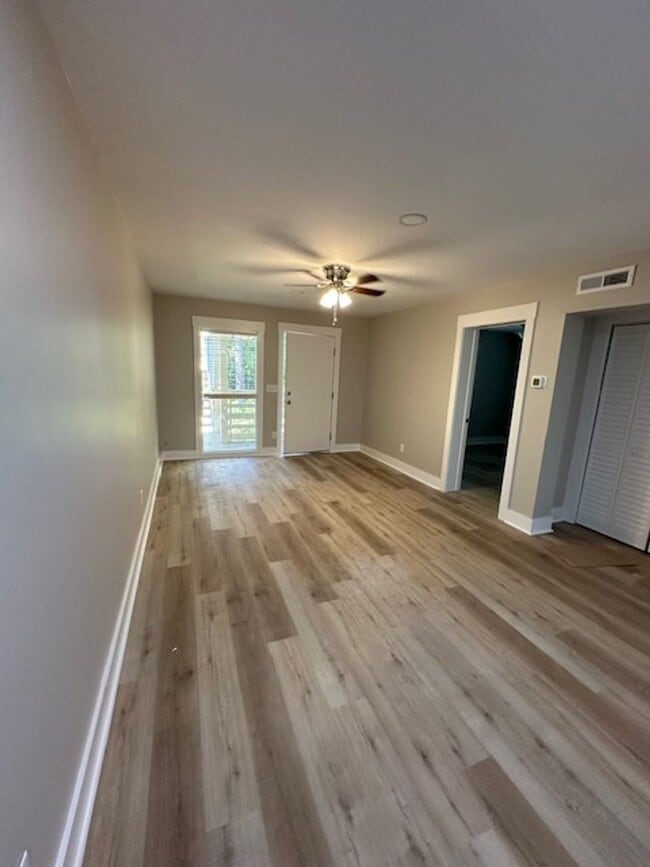 Photo - The Hedges - H4 - Close to Beach