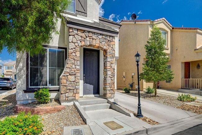 Photo - Beautiful Home in Lamplight Gardens at Silverado gated community