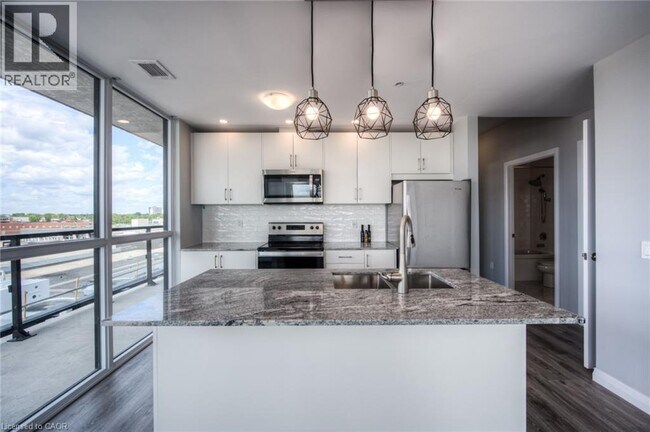 Photo - 60 Charles St W Unit 808