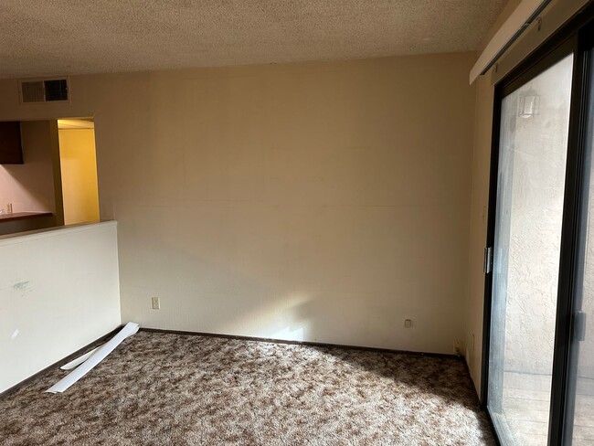 Photo - **3RD FLOOR CONDO NEAR VIRIGINA LAKE - LAK...
