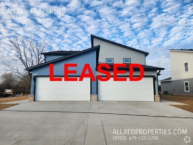 Building Photo - 1608 SW Casuarina Dr Rental