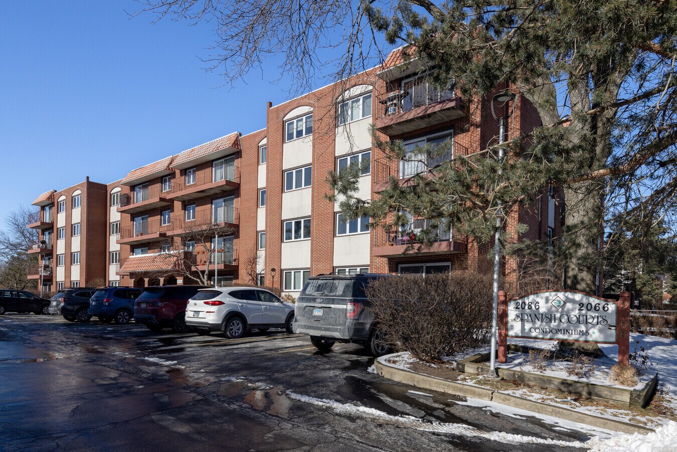 Photo - Spanish Court