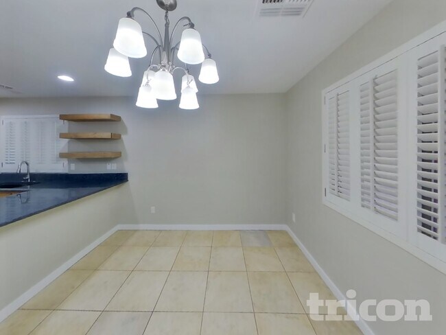 Photo - 10733 W Taft St