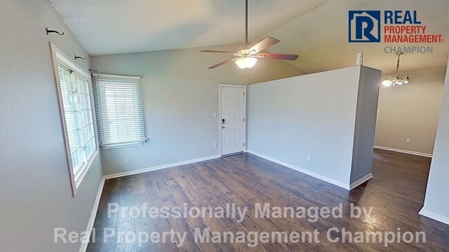 Building Photo - 3 BD/2 BA Home w/Attached Garage, Large Fenced Yard and Easy Access to Camp Lejeune