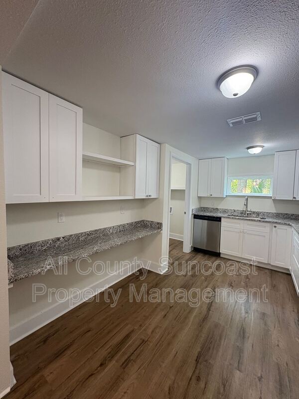 Photo - 265 Bowman St