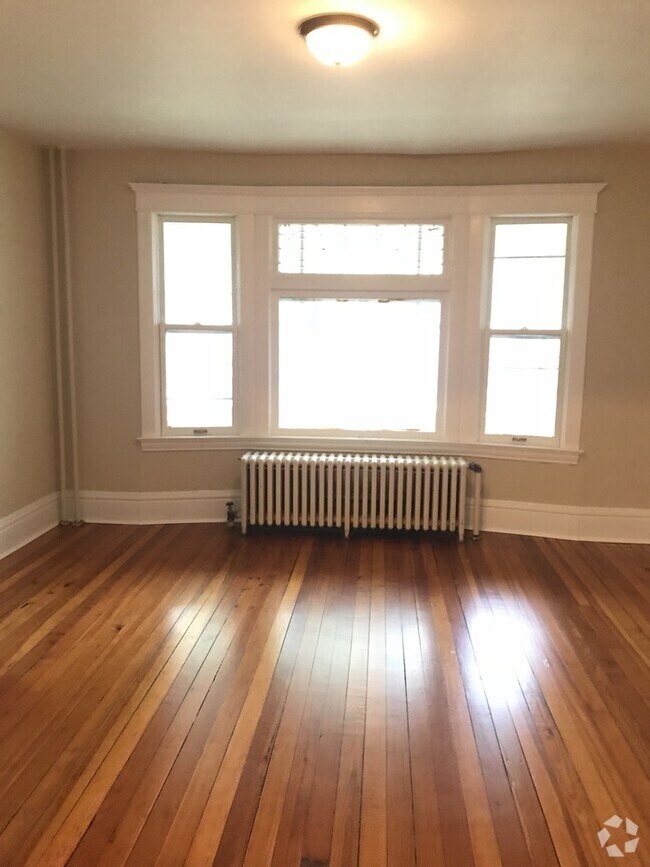 Building Photo - 891 Rose Ave E Unit Apt 1