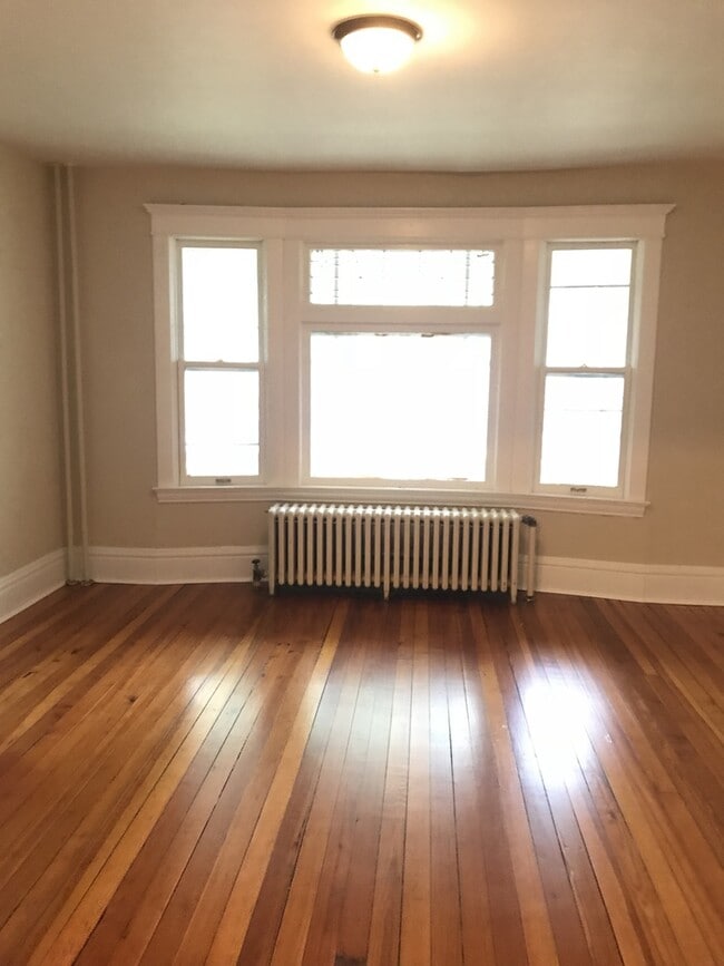 Photo - 891 Rose Ave E Unit Apt 1