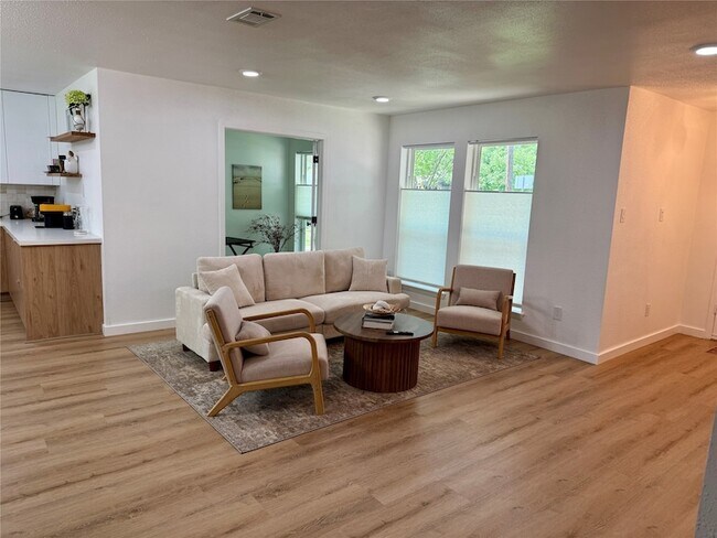 8515 Mullins Dr