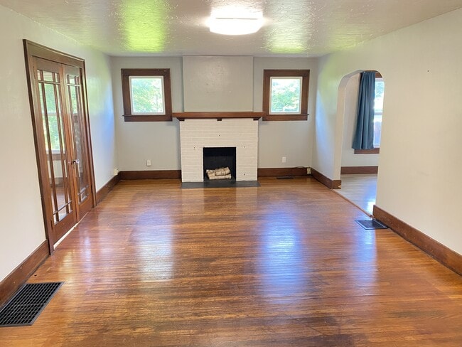 Photo - 317 N Madriver St Casa