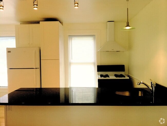 Building Photo - 270 Bridge St Unit 1 Rental