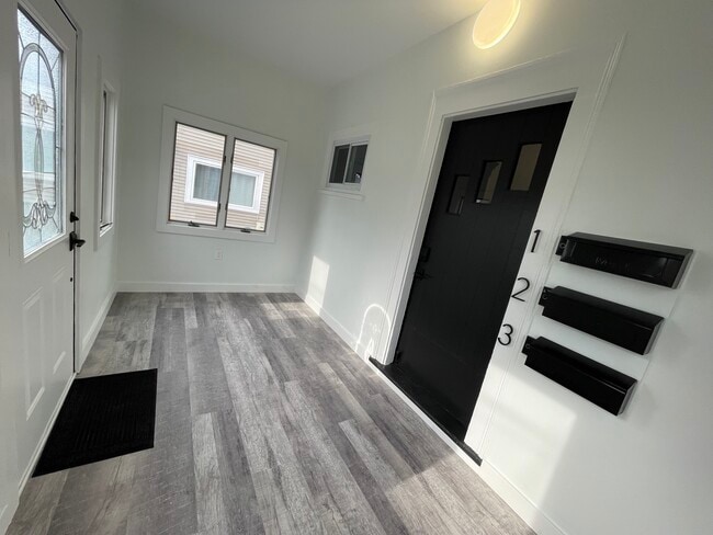 Entrada del edificio - 58 Bickford Ave Unidad 2