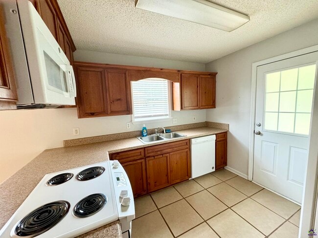 Photo - 308 Strawbridge Ln