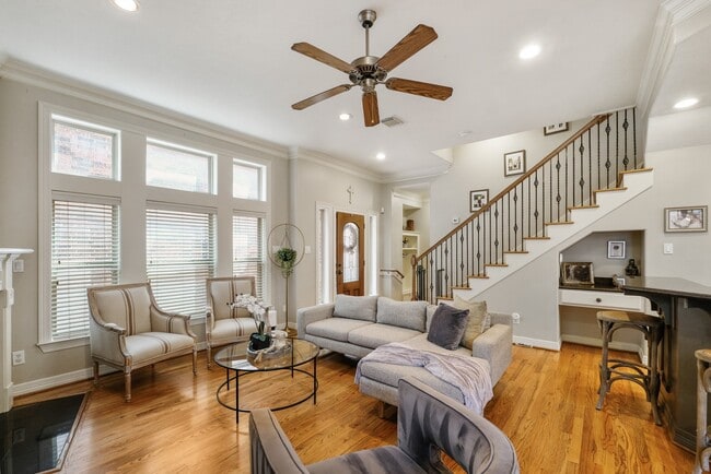 Photo - 933 W 17th St