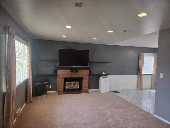 Photo - 124 W Water St