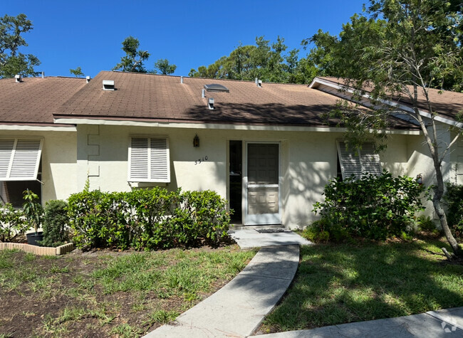 Building Photo - 5310 Royal Palm Ave Unit 5310 Royal Palm Ave Rental