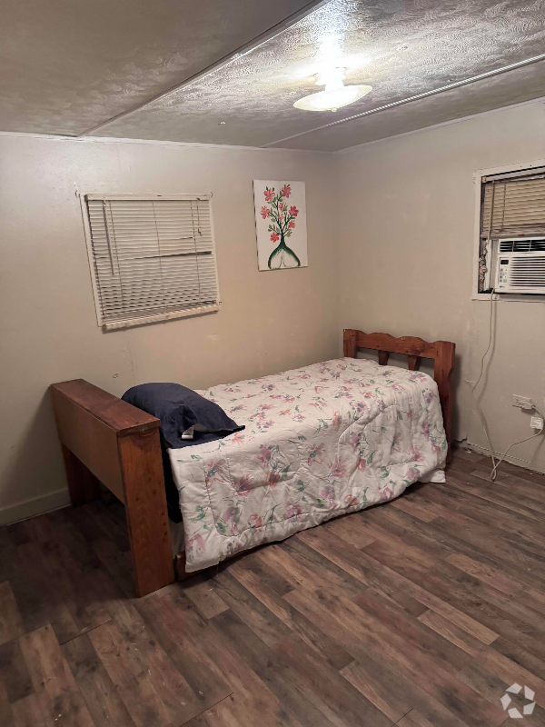 Building Photo - 6413-6420 20th St Rental