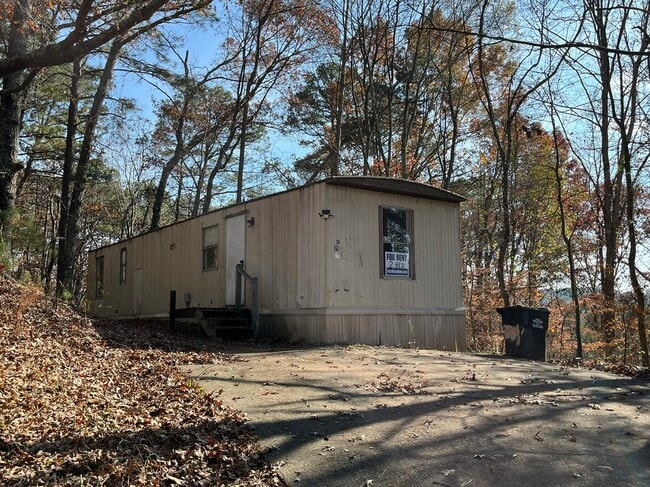 Building Photo - 6704 Skyview Dr SE