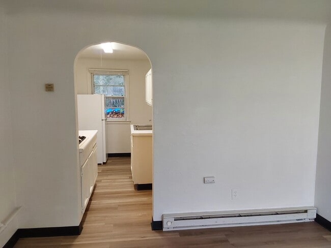 Photo - 103 E Stuart St