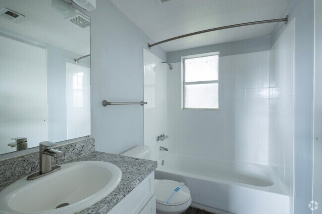 1BR, 1BA - 586SF - Bathroom