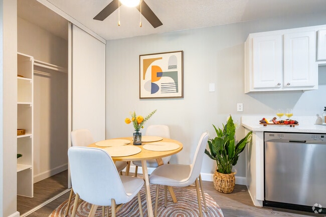 1BR, 1BA - 652SF - Dining Room