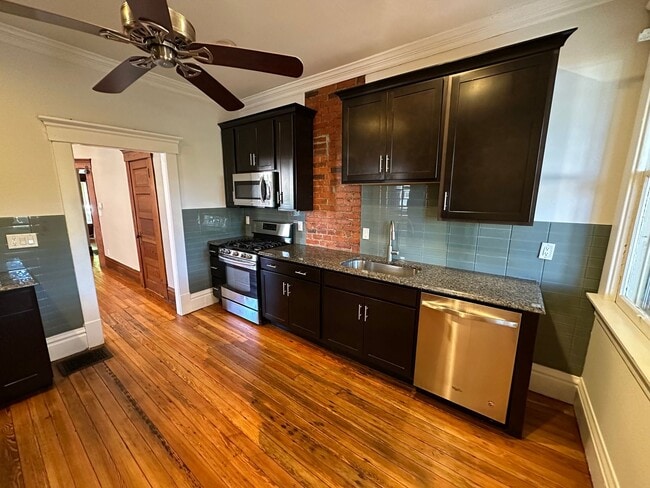 Photo - Hunter Ave 1045-1047 GW2 Unidad 1047