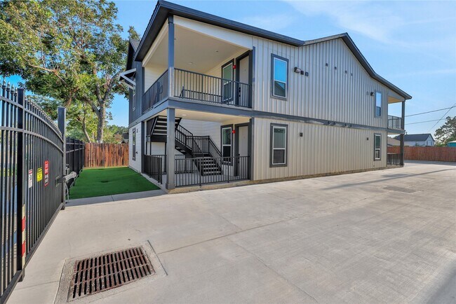 Photo - 2613 Delafield St Unit 101