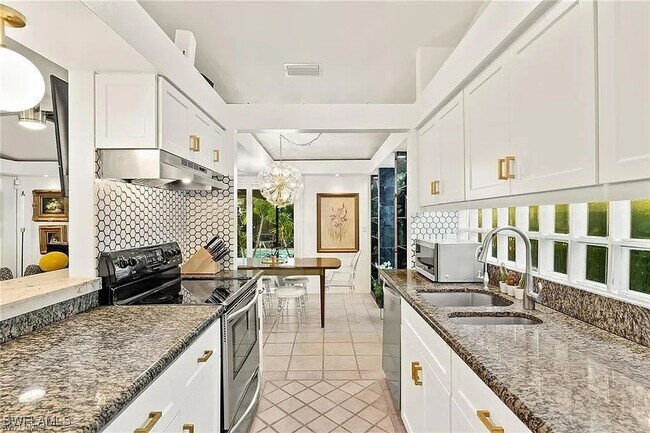 Photo - 792 108th Ave N