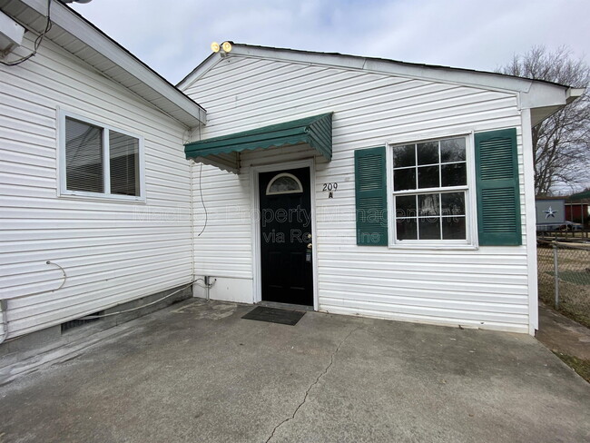 Photo - 209 Hamilton St