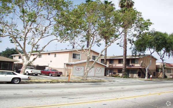 Photo - 4821 E Compton Blvd Apartments