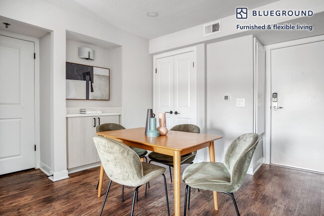 Photo - 7660 Beverly Blvd Unidad FL1-ID1100