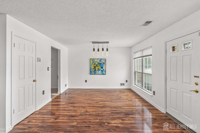 Photo - 115 Albury Way