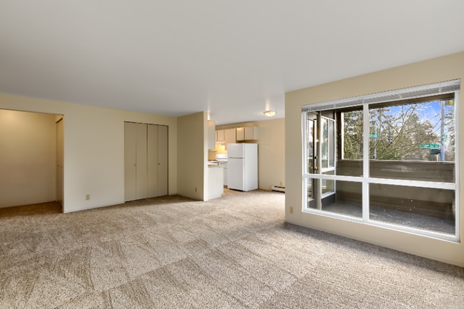 Photo - 12520 Roosevelt Way NE Unidad 303