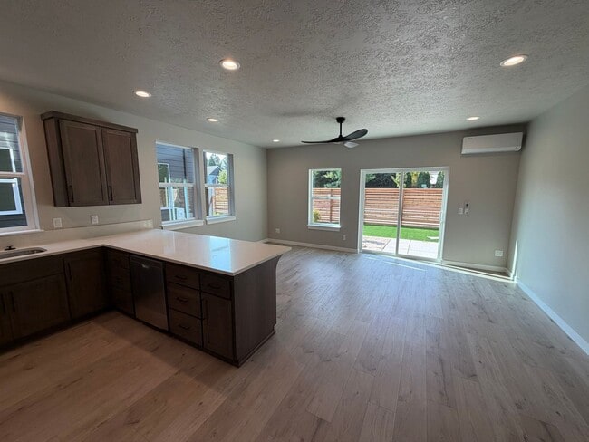Building Photo - 1121 Sally Ln