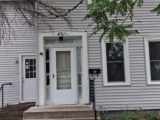 Building Photo - 431 W Pleasant St