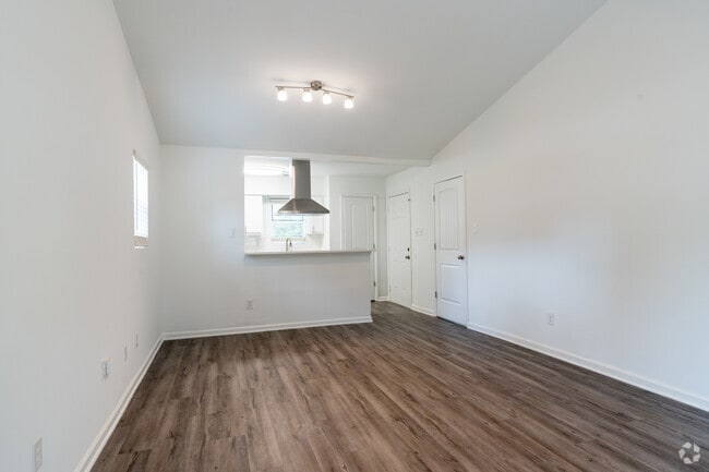 1BR, 1BA-764 SF