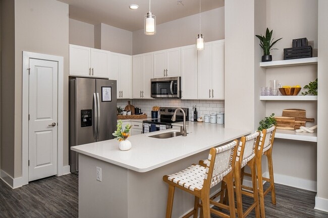 2BR, 2BA - 1,096SF - Kitchen