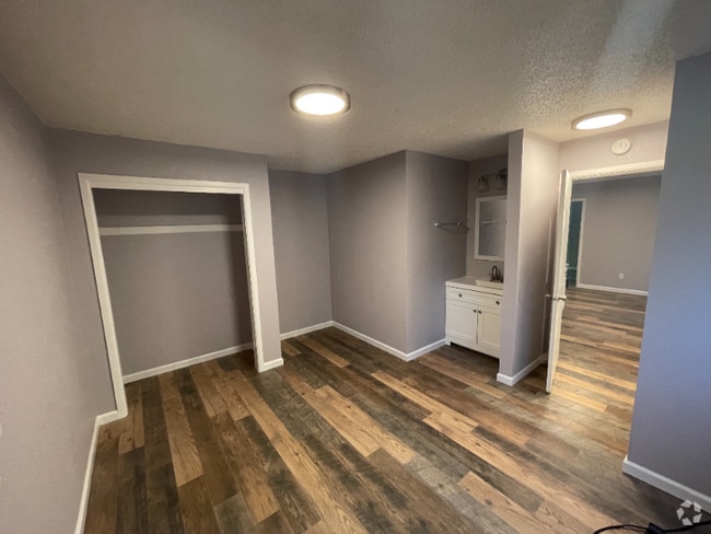 Building Photo - 125 Charmony Frontage Rd Rental