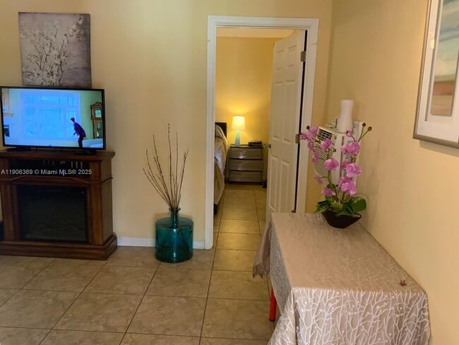 Photo - 2618 Lincoln St Unit 4