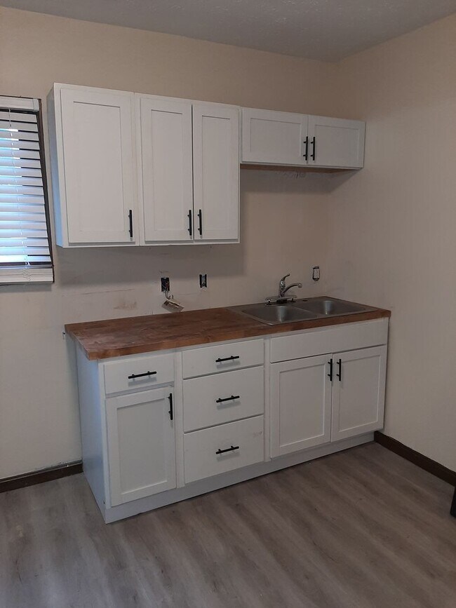 Photo - 2 bedroom with appliances Unit Up