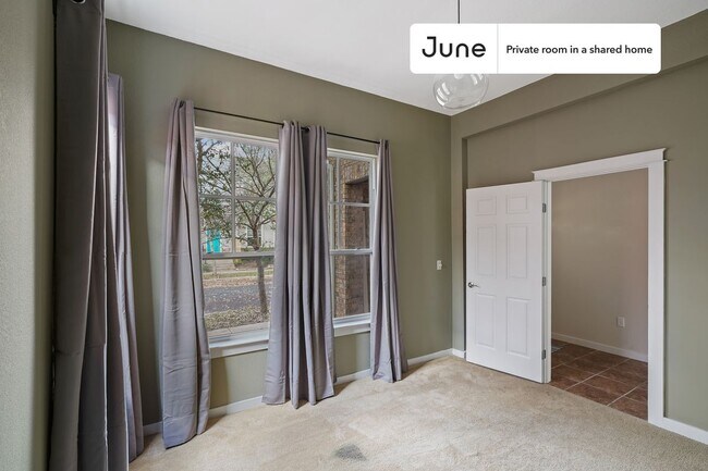 Photo - Room in Shared 5 bed/2.5 bath home Unidad A