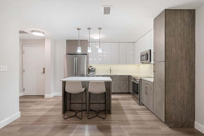 Building Photo - 771 Harrison Ave Unit 201